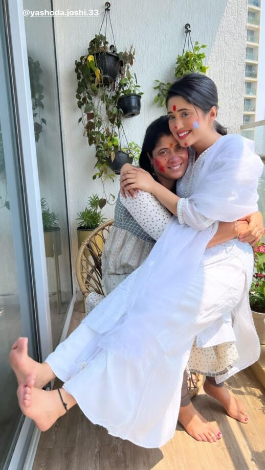 Television divas Shraddha Arya and Shivangi Joshi celebrate Mother’s Day in style, see pics 807078