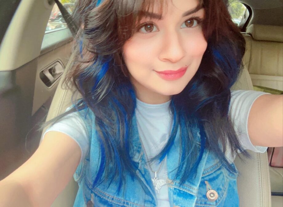 Trending: Avneet Kaur colours her hair blue, internet in awe 810281