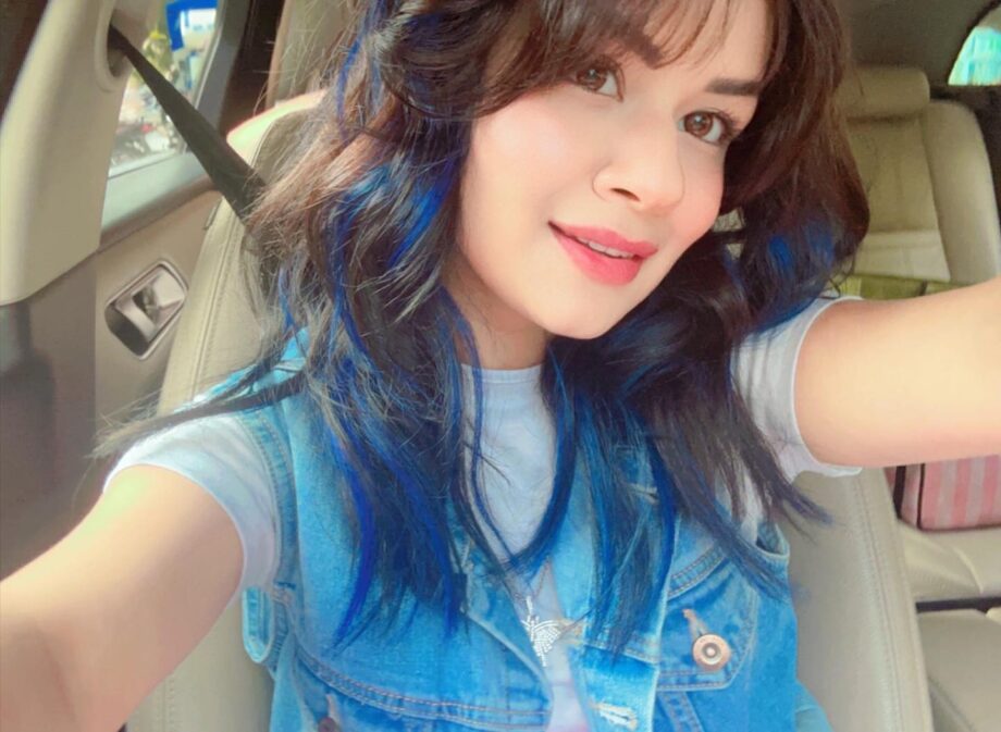 Trending: Avneet Kaur colours her hair blue, internet in awe 810282