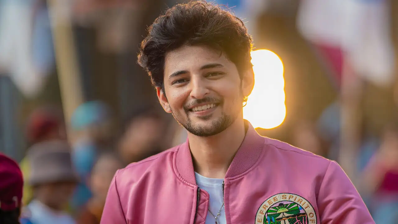Watch:  Darshan Raval drops glimpses from his Bangalore NMIT concert 810693