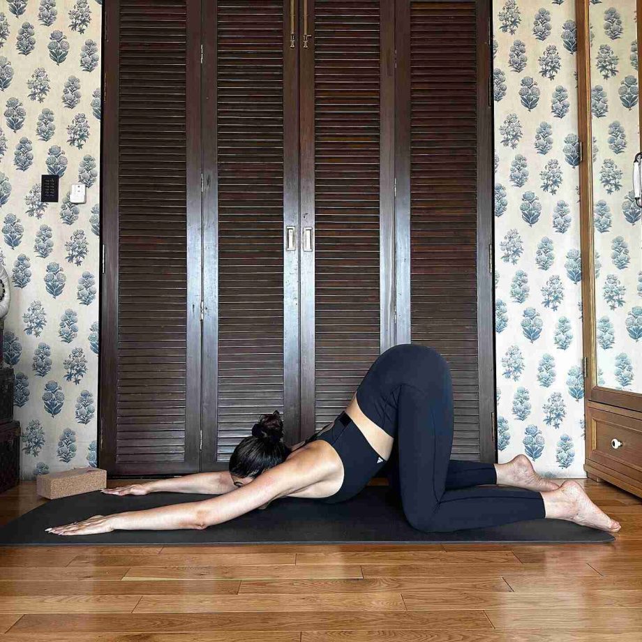 Alia Bhatt guesses Deepika Padukone’s yoga pose right, netizens disagree 818654