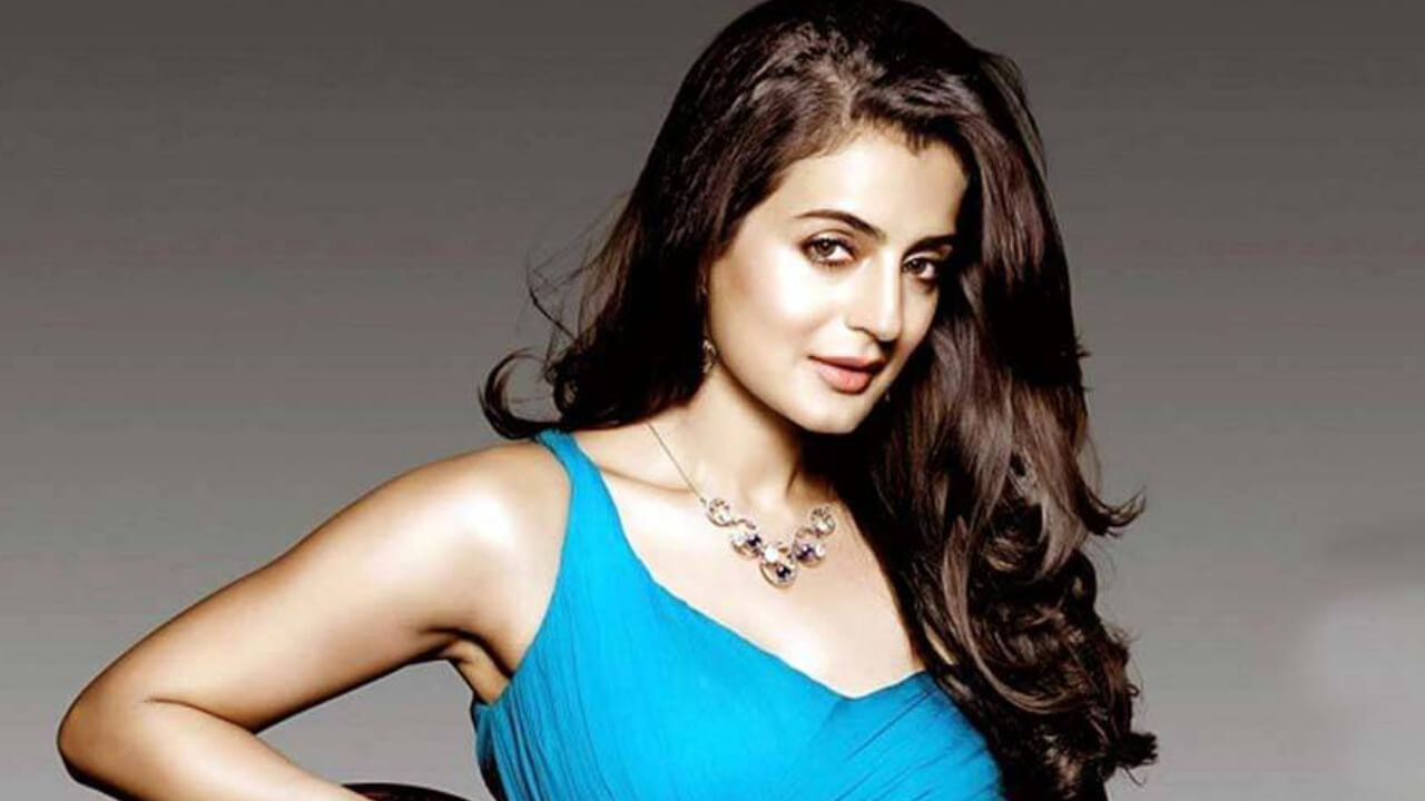 Ameesha Patel surrenders in cheque bounce case ahead of Gadar 2 release, granted bail 816948
