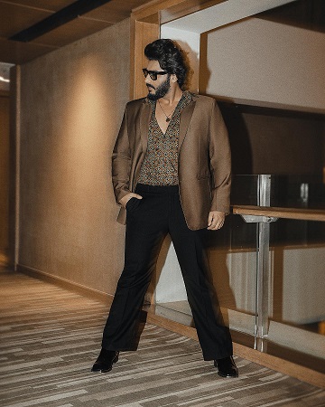 Arjun Kapoor gets the suit play on check, looks dapper 817283
