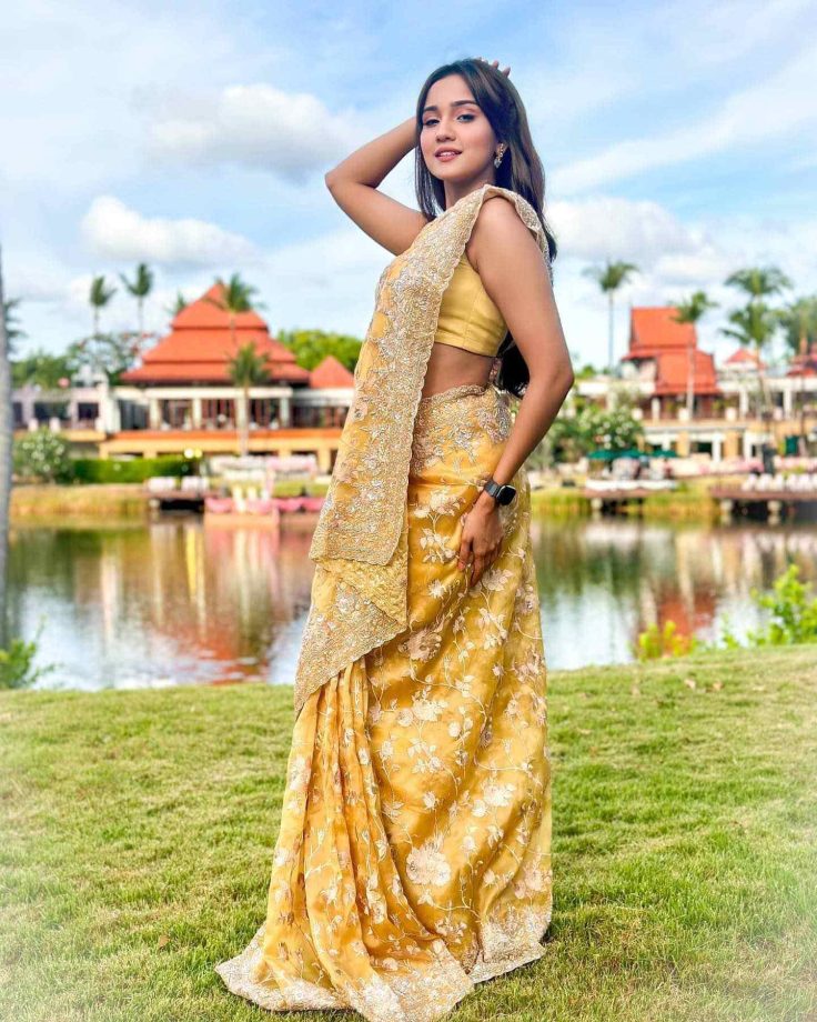 Ashi Singh's desi vibe in stunning golden shimmery saree is wow 822394