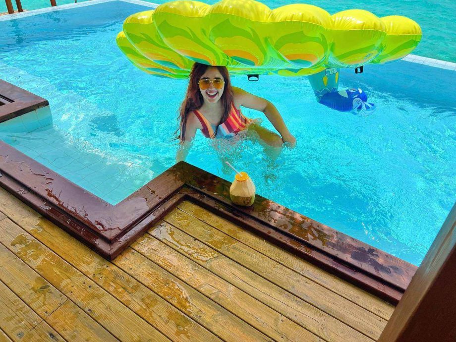 Ashnoor Kaur is ultimate water baby, here's sizzling pics for you 821304