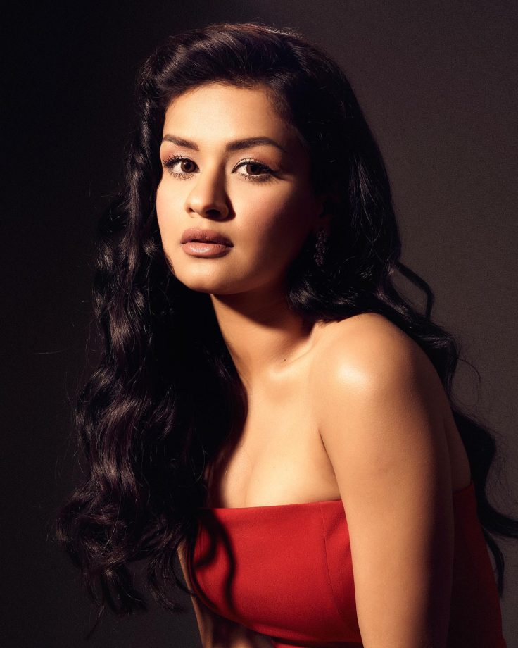 Avneet Kaur looks spicy red hot in strapless dress, fans in awe 816632
