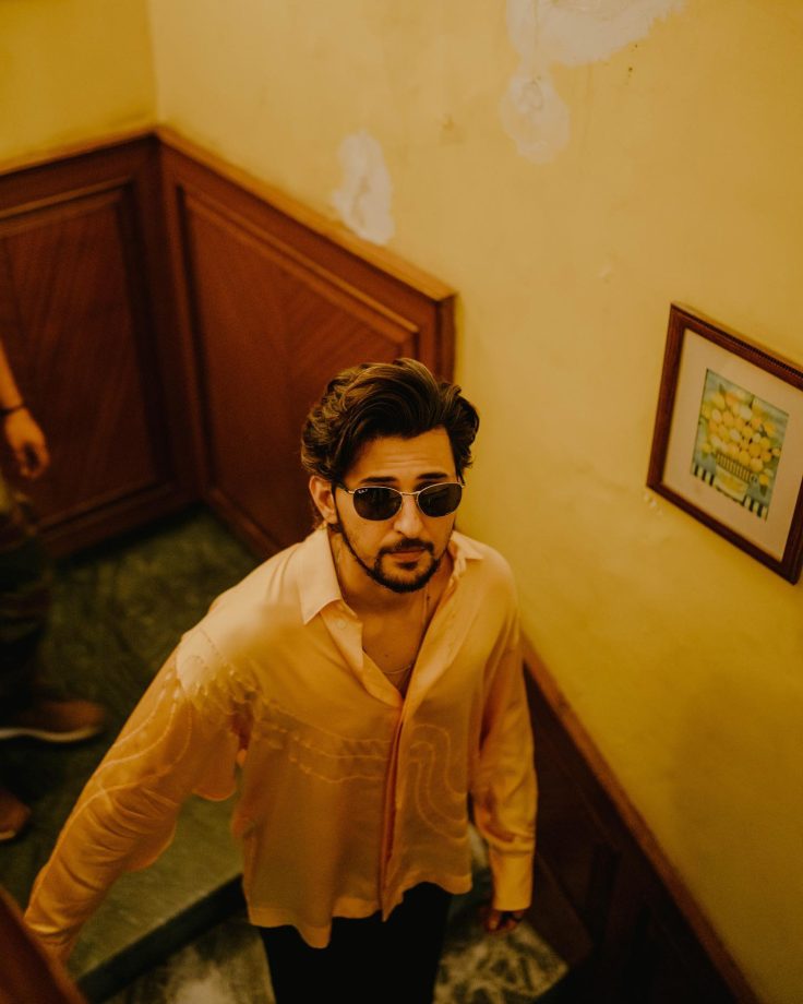 Darshan Raval takes the funk on the notch in satin orange shirt, see pics 814278