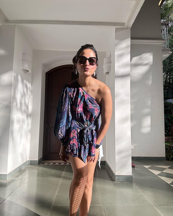 Hina Khan sizzles in one-shoulder bold outfit, rocks sunglass look like pro 815056