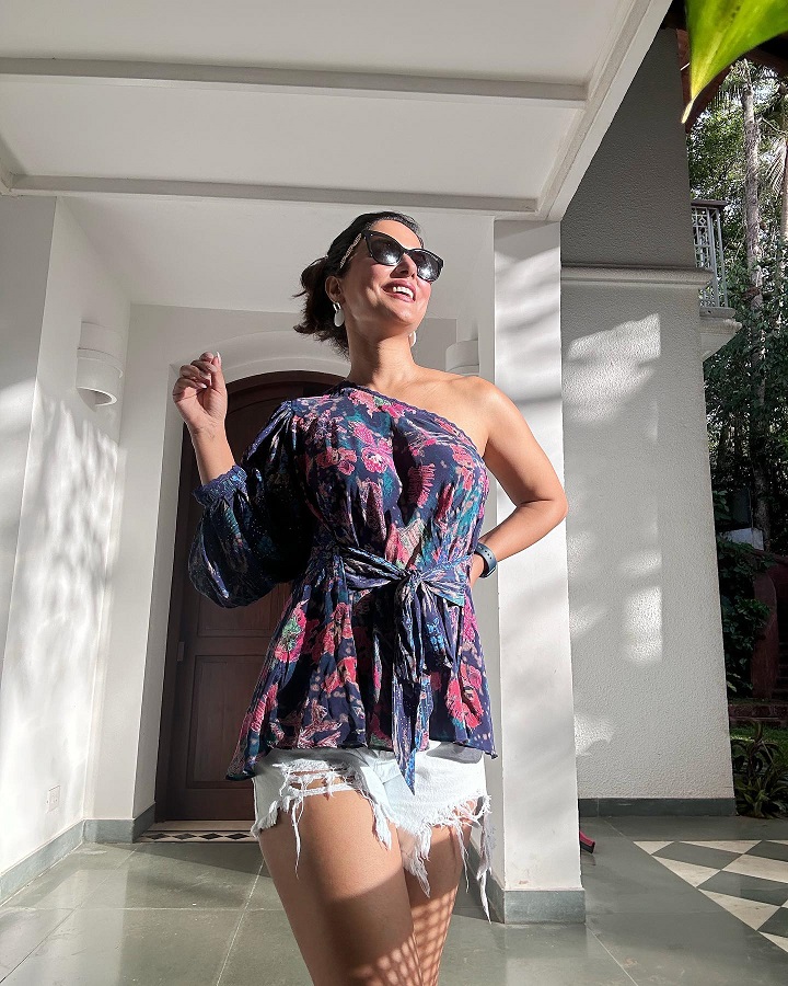 Hina Khan sizzles in one-shoulder bold outfit, rocks sunglass look like pro 815058