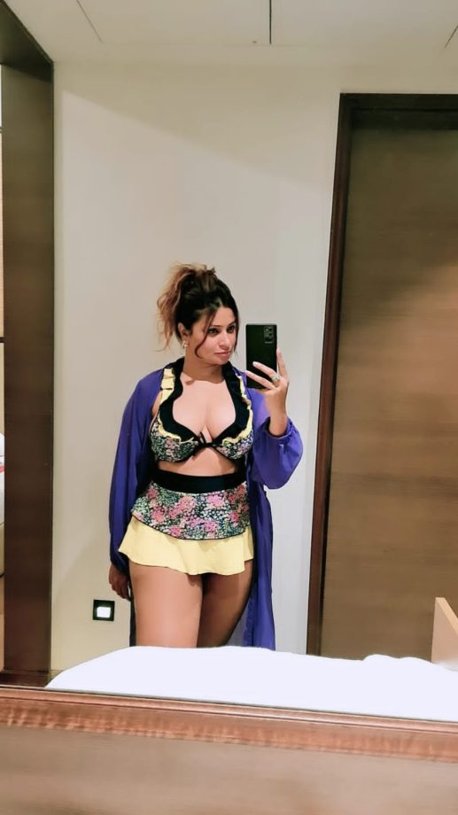 In Pics: Times when gorgeous Aleeza Khan burnt hearts on internet with her stunning curves 817938
