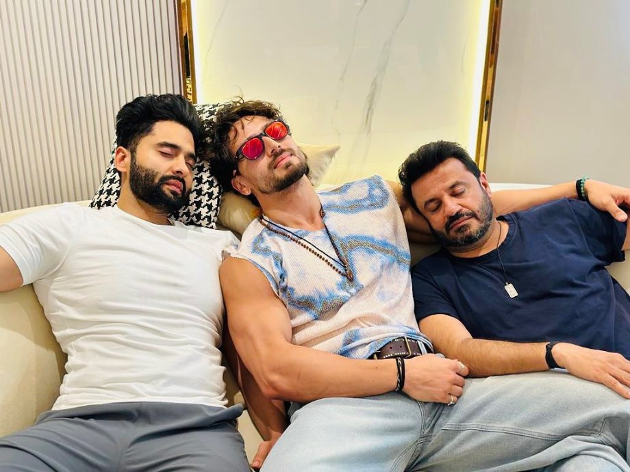 Jackky Bhagnani, Tiger Shroff, and Vikas Bahl drop a major update on Pooja Entertainment's Ganapath Part 1! Check out! 815531
