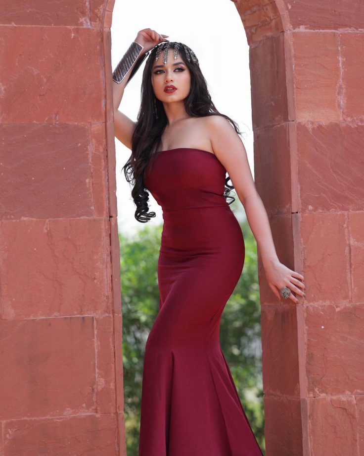 Jannat Zubair Rahmani is all about princess vibes in dark red strapless bodycon dress, check out 819831
