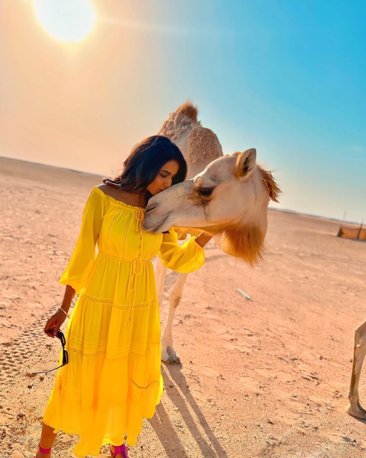 Jasmin Bhasin's adorable camel love moment in Abu Dhabi 812728