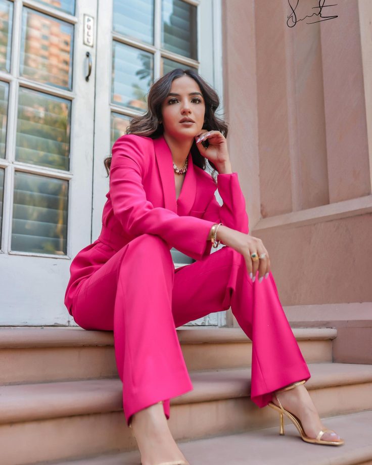 Jasmin Bhasin's mesmerizing pink pantsuit is class apart