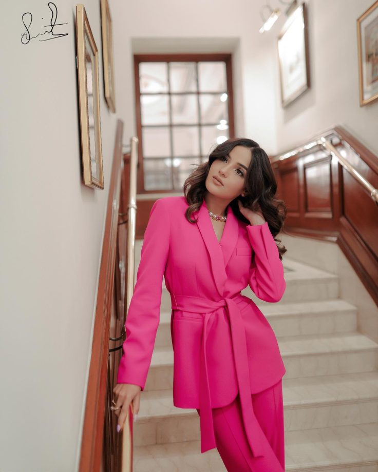 Jasmin Bhasin's mesmerizing pink pantsuit is class apart 816181