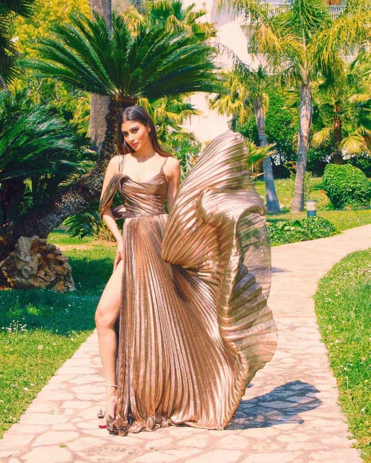 Mouni Roy Dazzles In A Metallic Thigh-High Slit Gown, See Pics 814578
