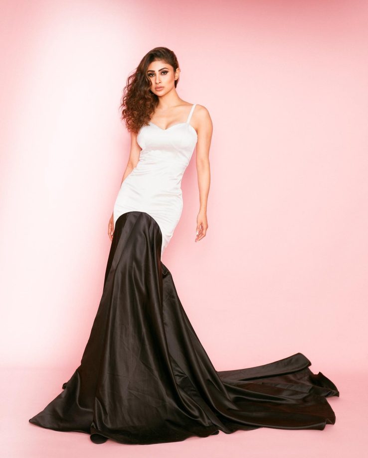 Mouni Roy Sizzles In A Striking White And Black Gown 821582