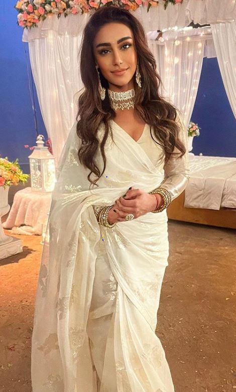 Naagin Fame Mahekk Chahal Is A Gorgeous Beauty In White; Take A Look 816463