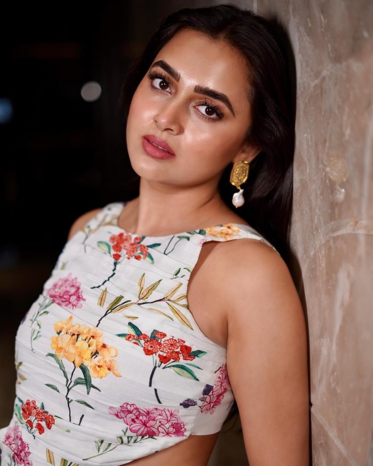 Naagin Swag: Tejasswi Prakash's floral maxi dress and matching earrings grabs attention 816095