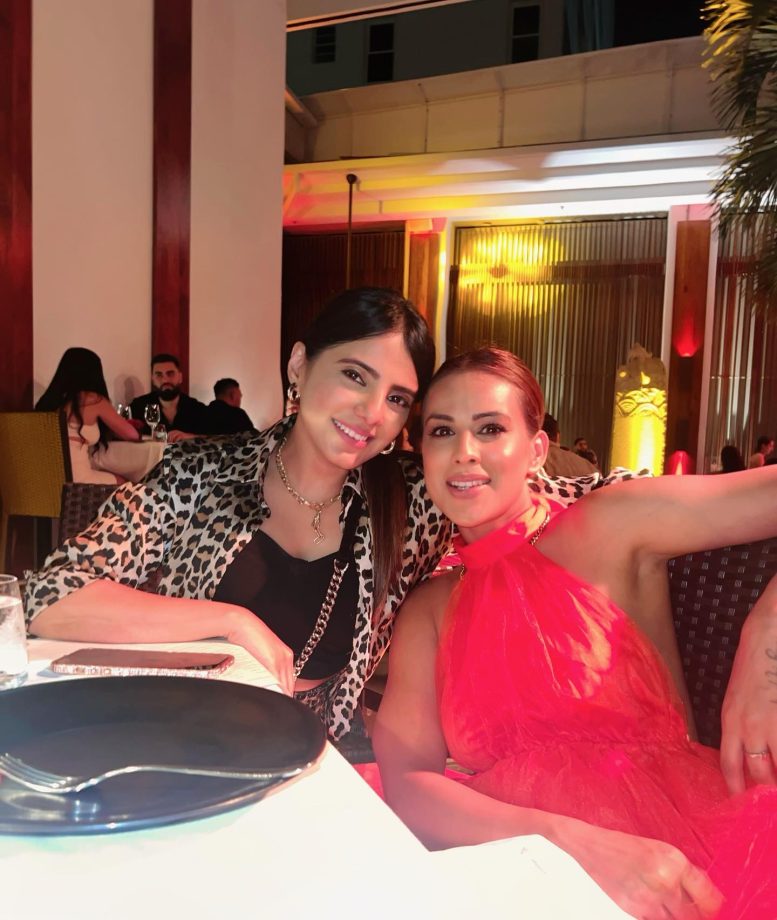 Nia Sharma celebrates 9 years of friendship at Miami beach, see pic 816872