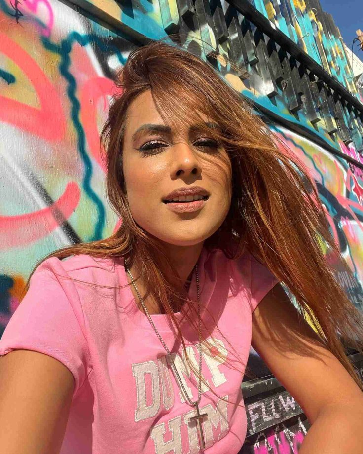 Nia Sharma Flaunts Midriff In Pink, Check Out 819576