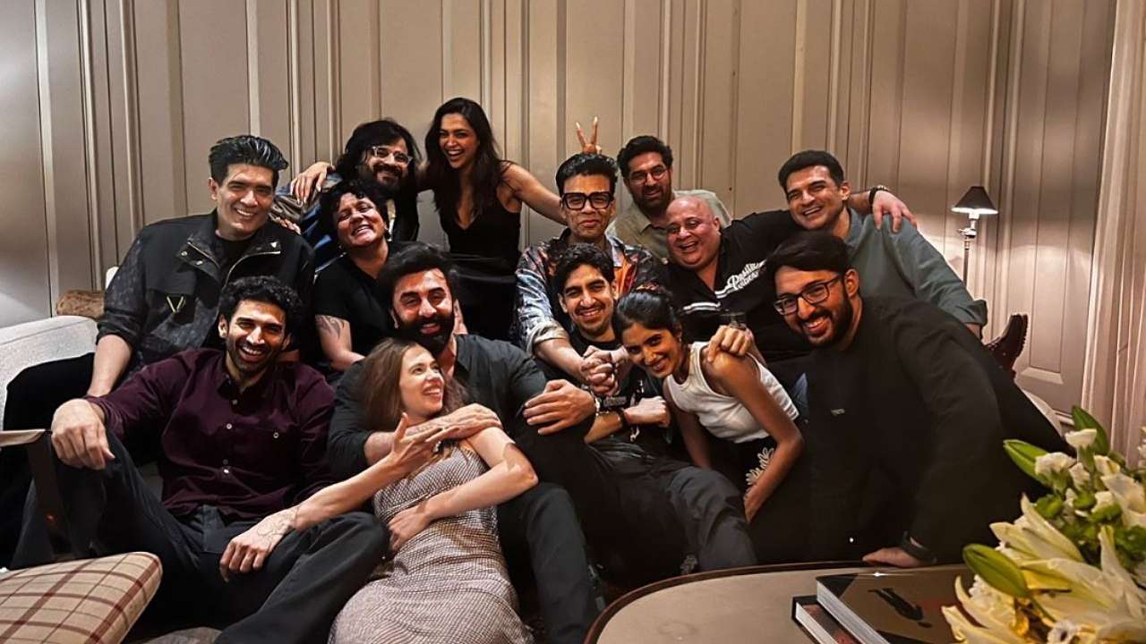 Ranbir Kapoor, Deepika Padukone, Aditya Roy Kapur, Kalki Koechlin, Karan Johar, Ayan Mukerji & gang celebrate 10 years of Yeh Jawaani Hai Deewani 811897