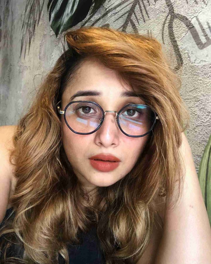 Rani Chatterjee Looks Gorgeous In Specs; See Photos 816855