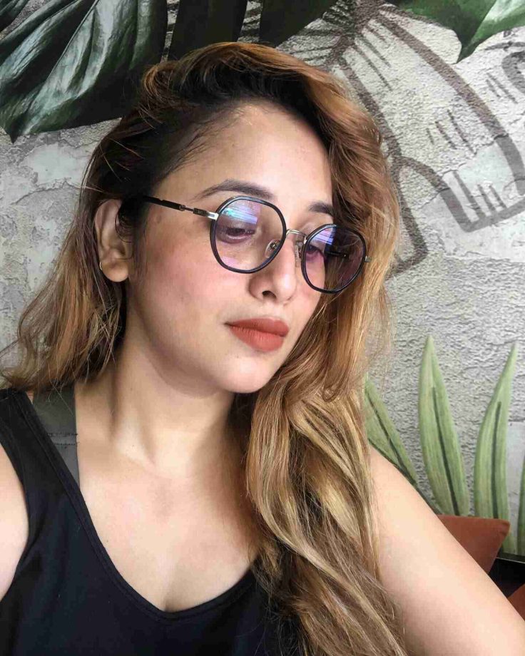 Rani Chatterjee Looks Gorgeous In Specs; See Photos 816856