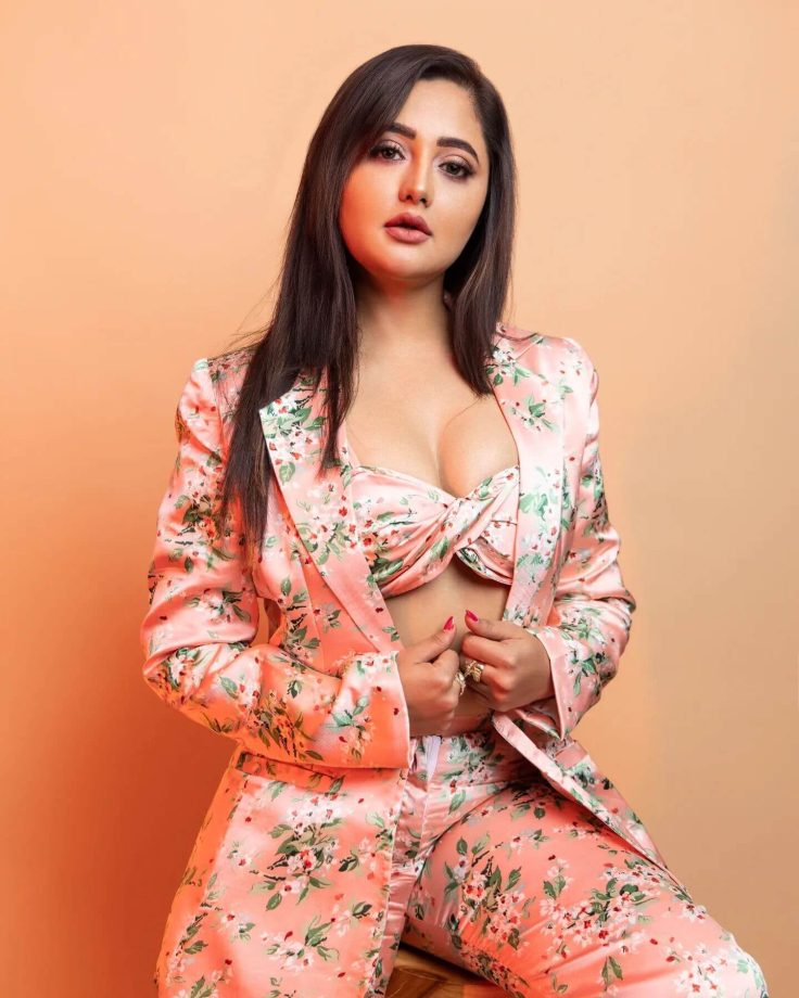 Rashami Desai goes bold and beautiful like never before, come check out 818502