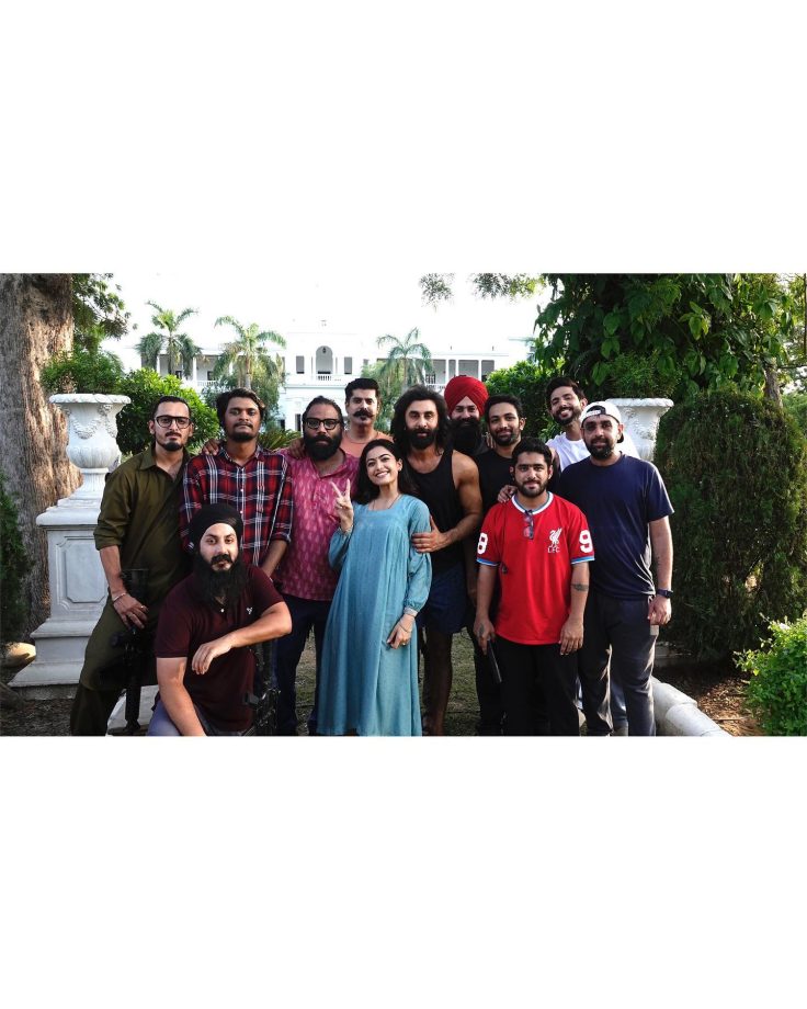 Rashmika Mandanna wraps up 'Animal' shoot, shares unseen snaps with Ranbir Kapoor & cast 818318