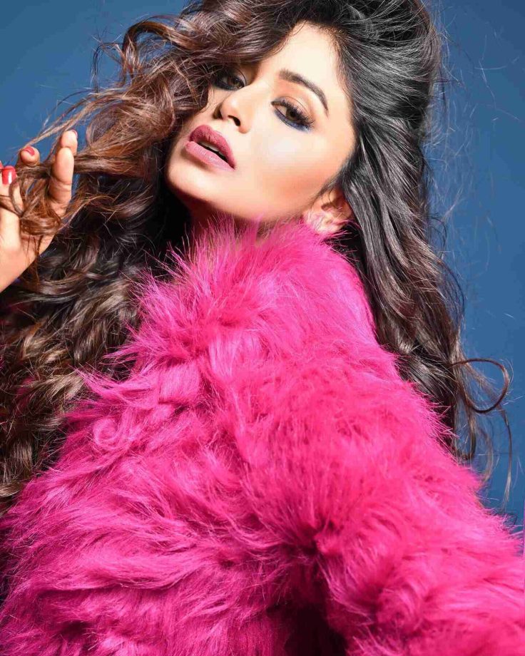Ritabhari Chakraborty Turns Barbiecore In Pink Fur; Looks Dramatic 815340