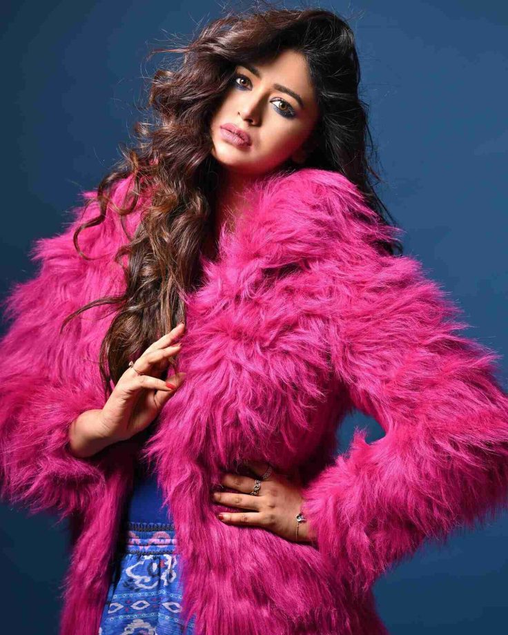 Ritabhari Chakraborty Turns Barbiecore In Pink Fur; Looks Dramatic 815344