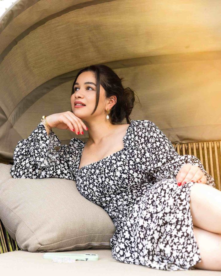 Sara Tendulkar Blushes In Sunkissed Pictures; Check Out 816078