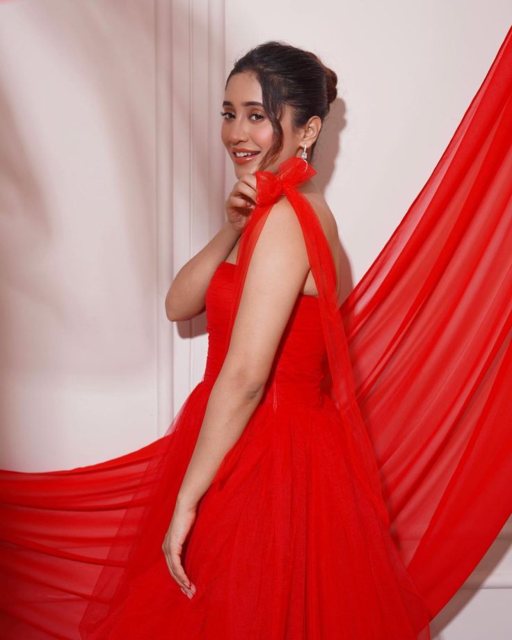 Shivangi Joshi Exudes The Best Of Grace And Style In This Amazing Red Trail Dress; Check Pics 815902