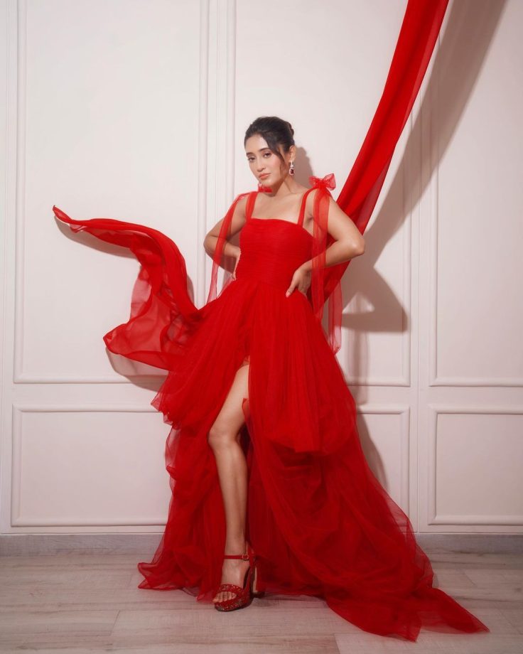 Shivangi Joshi Exudes The Best Of Grace And Style In This Amazing Red Trail Dress; Check Pics 815905