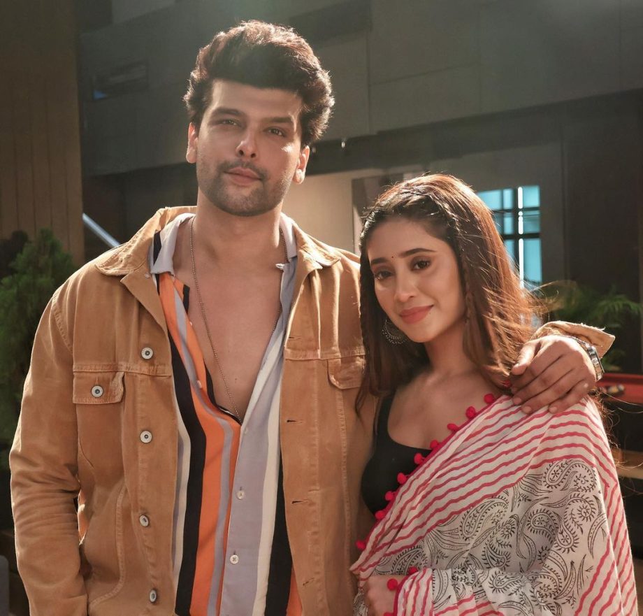 Shivangi Joshi Teases Fans, Poses With Kushal Tandon From The Sets Of Barsaatein - Mausam Pyaar Kaa 817077
