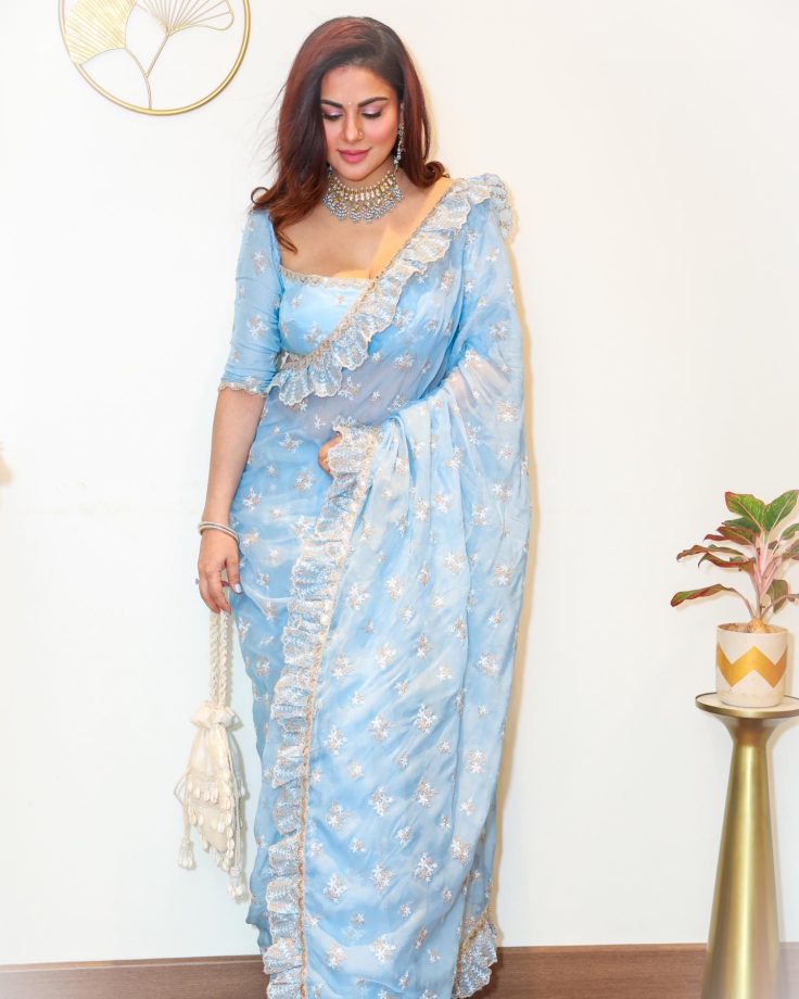 Shraddha Arya Steals Hearts In Blue Saree, See Pics 821059