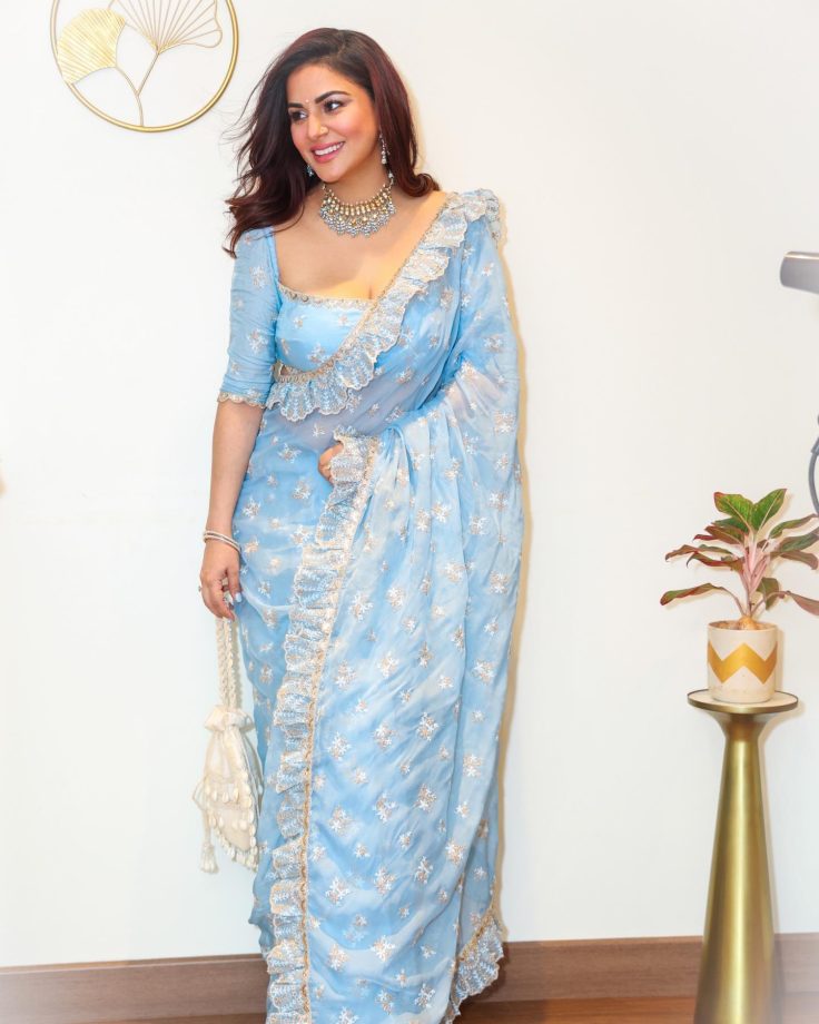 Shraddha Arya Steals Hearts In Blue Saree, See Pics 821062