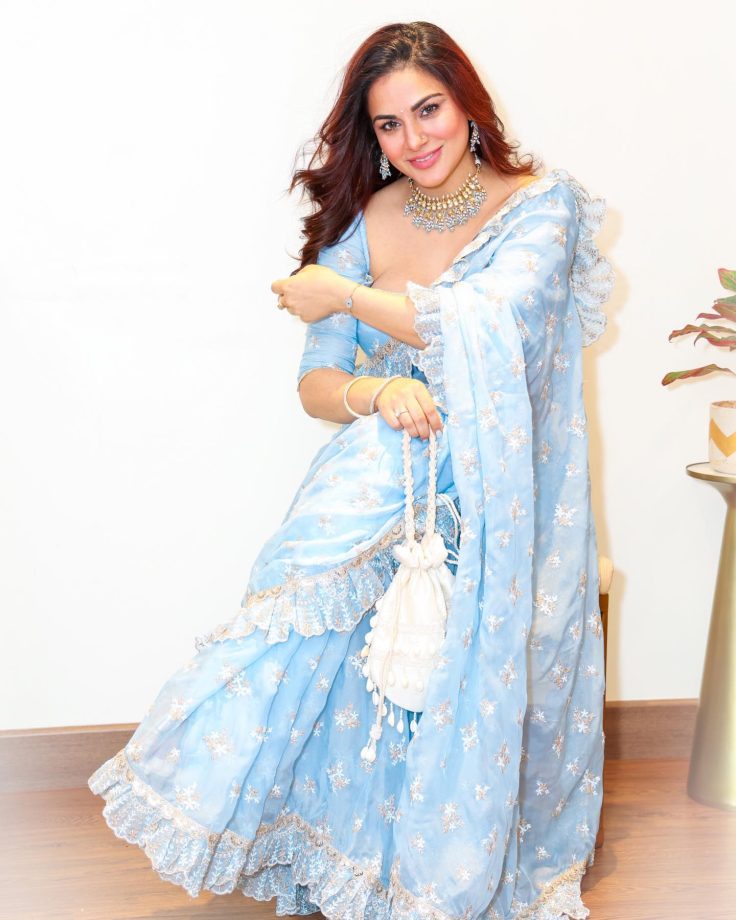 Shraddha Arya Steals Hearts In Blue Saree, See Pics 821063