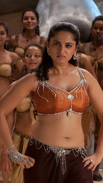 Ultimate Challenge: Anushka Shetty Vs Hansa Singh: Which actress is your favourite queen of 'curves'? (Vote Now) 815500