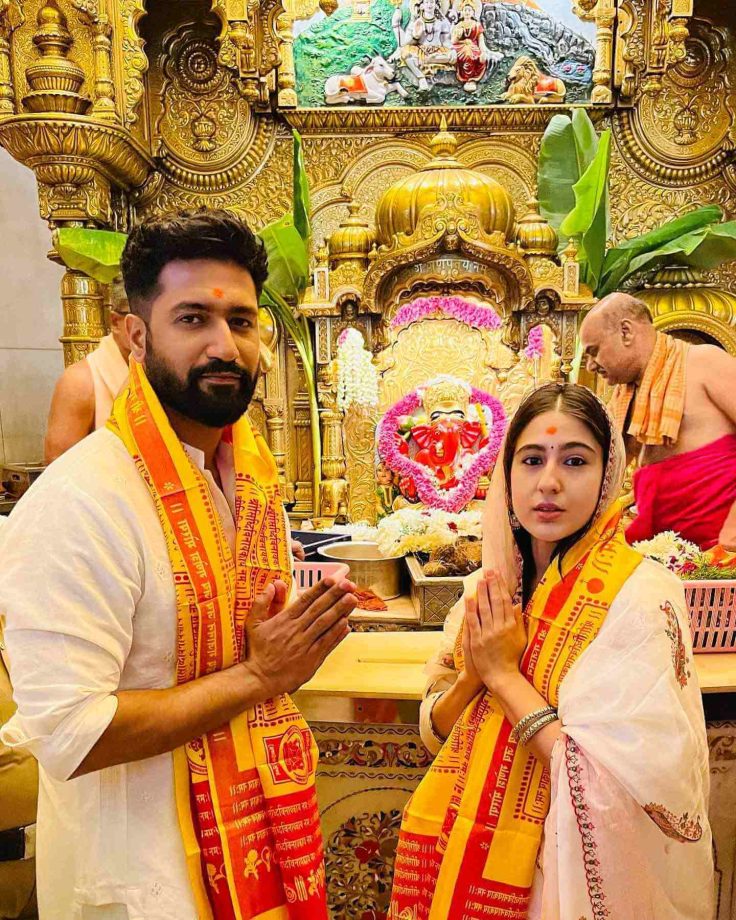 Watch: Vicky Kaushal and Sara Ali Khan visit Siddhivinayak temple after Zara Hatke Zara Bachke success, check out 813350