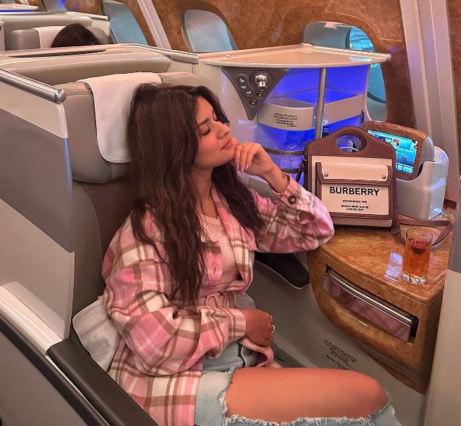 Avneet Kaur Is In Flight Mode; Check Her Vacay Style In Jacket And Ripped Jeans 835776