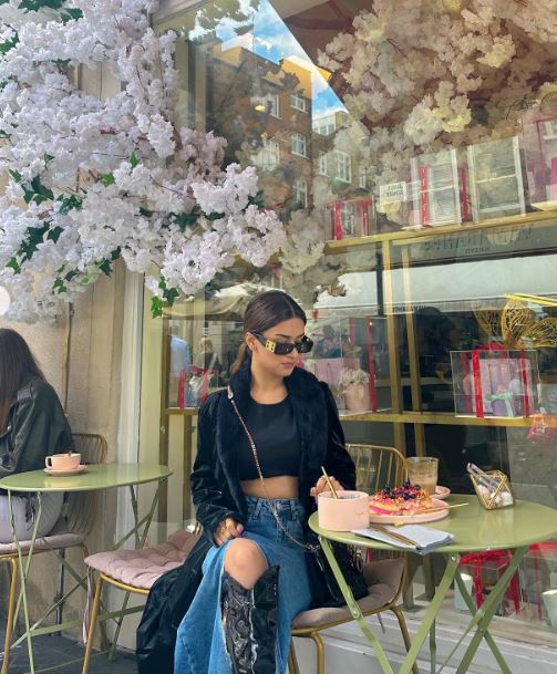 Avneet Kaur Sets Up A Classy Brunch For Herself; Check Here 837749