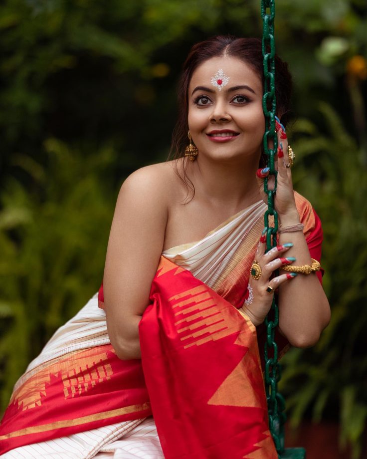 Devoleena Bhattacharjee Soaring Hotness As She Ditched Blouse In Bengali Traditional Look, Check Now 831697