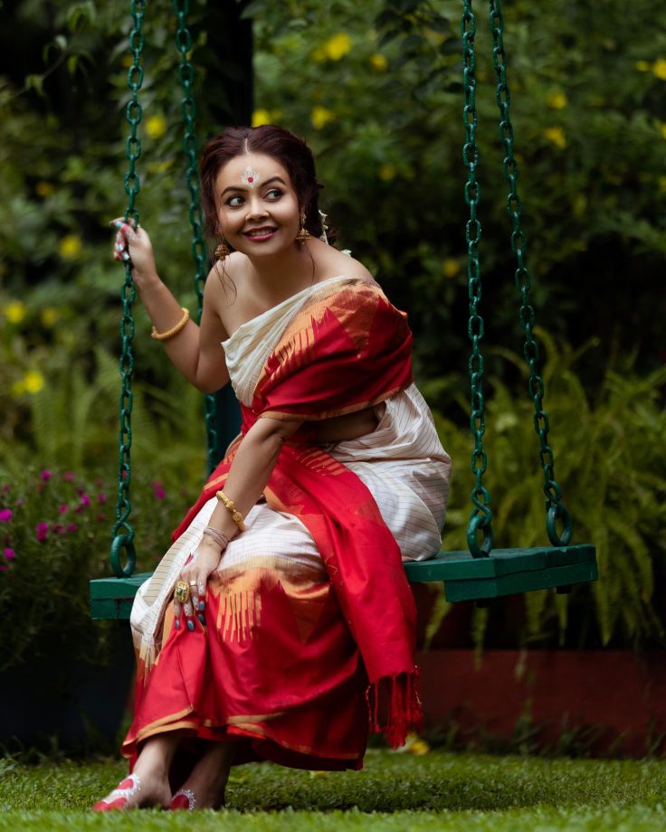 Devoleena Bhattacharjee Soaring Hotness As She Ditched Blouse In Bengali Traditional Look, Check Now 831698