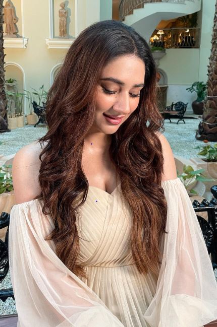 Disha Parmar Dazzles In Peach Off-Shoulder Gown; Take A Look 838903