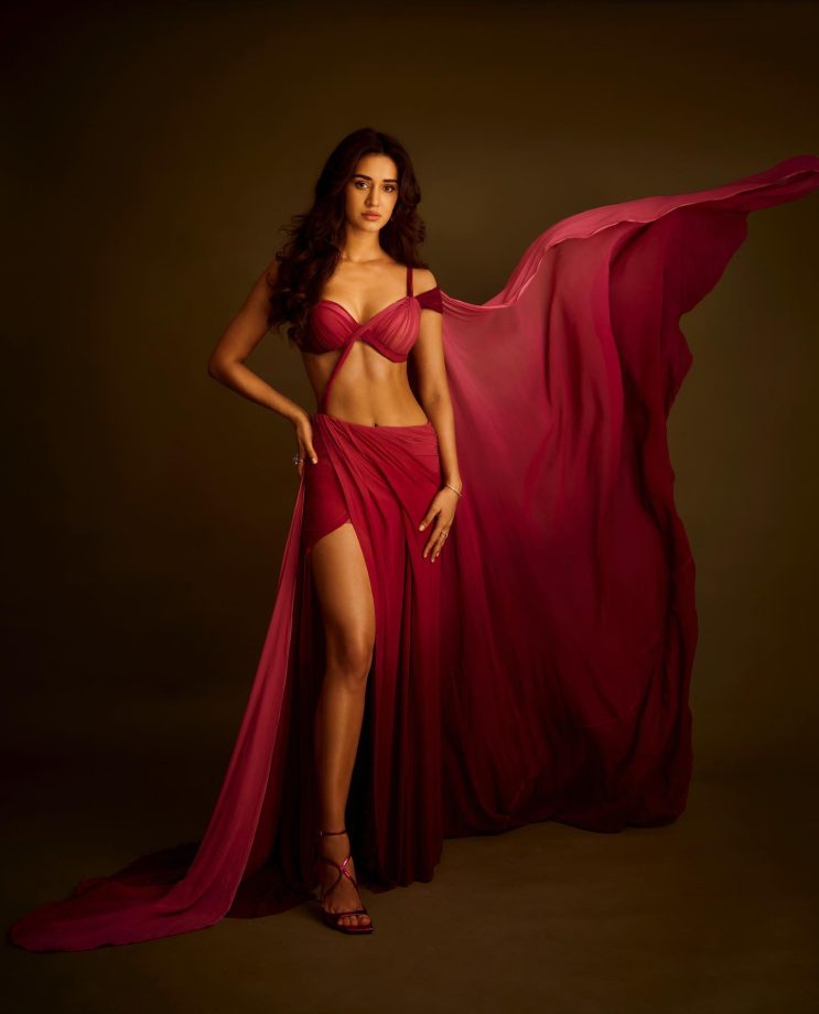 Disha Patani Goes Bold In Red; Flaunts Midriff 822818