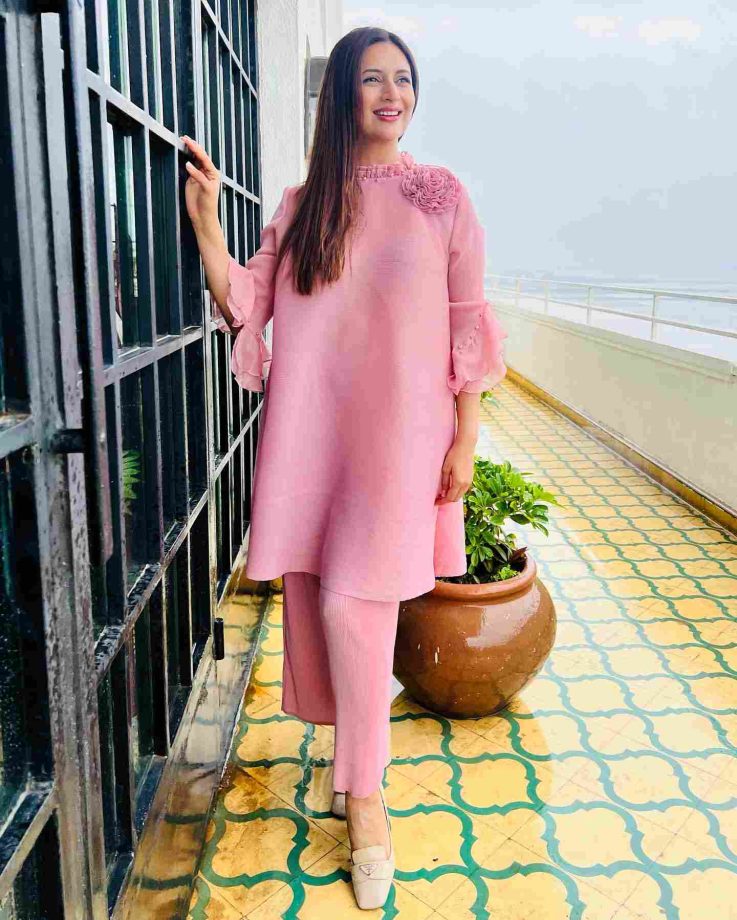 Divyanka Tripathi Exudes Chic Glam In Pink Salwar Suit | IWMBuzz