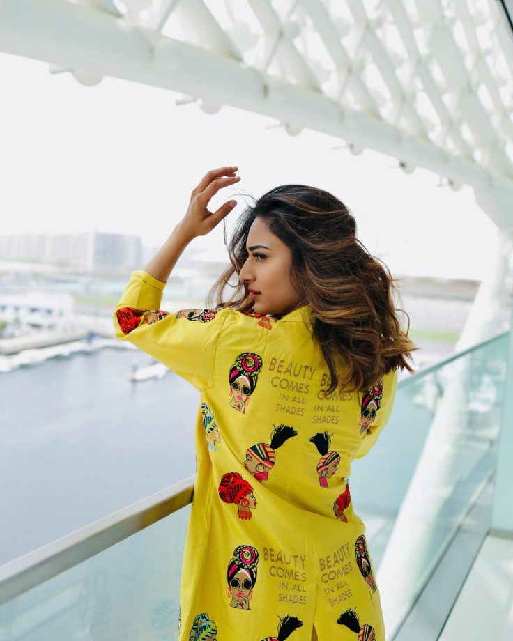 Erica Fernandes reigns with quirk in yellow co-ords, check out 838710