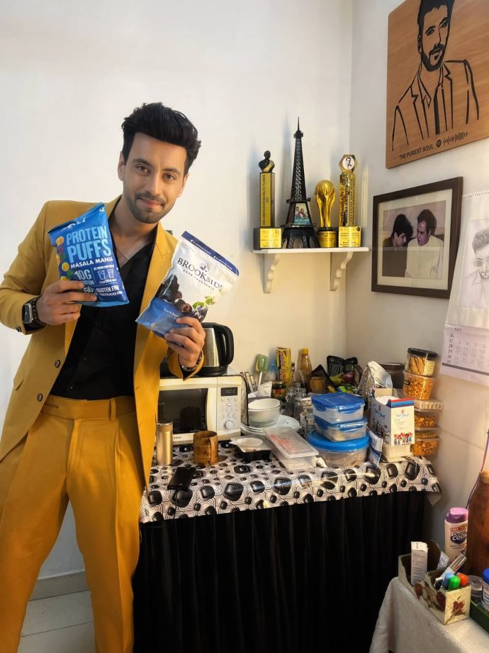 Here's why Karanvir Sharma's makeup room is the most loved one on the sets of Rabb Se Hai Dua 838245